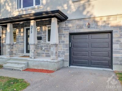 979 Admiral Ave, Townhouse with 3 bedrooms, 4 bathrooms and 2 parking in Ottawa ON | Image 2