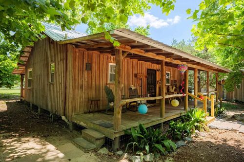 438 Ne English Ivy Trl, Pinetta, FL, 32350-2915 | Card Image