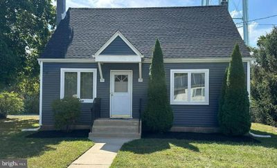 70 E Linden Street, House other with 3 bedrooms, 2 bathrooms and null parking in Clayton NJ | Image 2