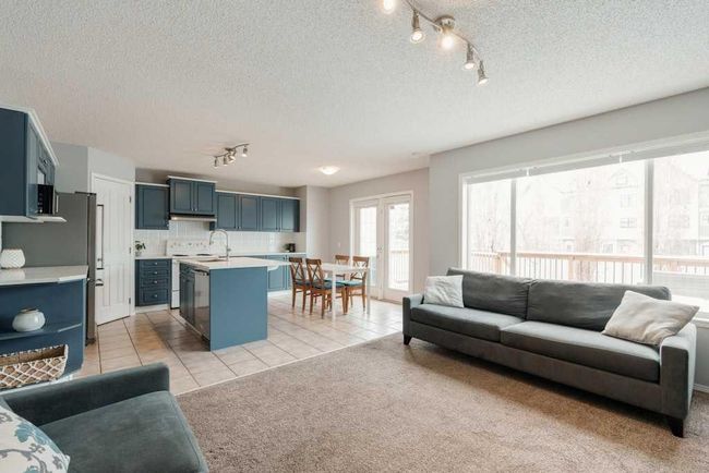 145 Douglas Glen Manor Se, Home with 3 bedrooms, 3 bathrooms and 4 parking in Calgary AB | Image 13