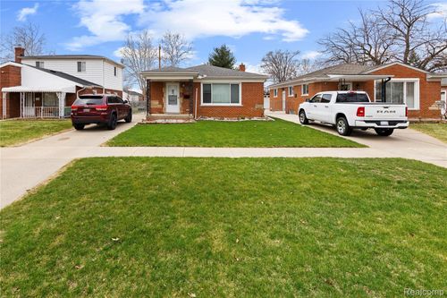 4692 Mckinley St, Dearborn Heights, MI, 48125-2511 | Card Image