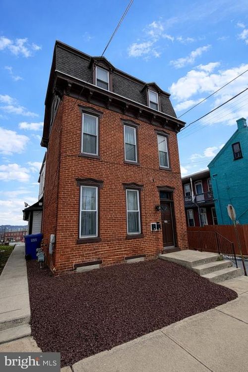 230 N 3rd St, COLUMBIA, PA, 17512-1136 | Card Image