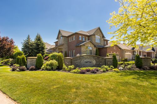 264 Dorchester Dr, Grimsby, ON, L3M5K7 | Card Image