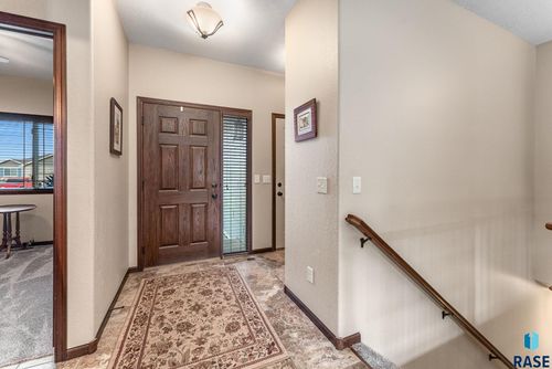 5205 S Sirocco Ave, Sioux Falls, SD, 57108-6802 | Card Image