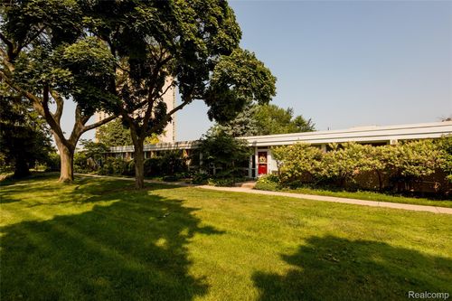 1525 Chateaufort Pl, Detroit, MI, 48207-2717 | Card Image