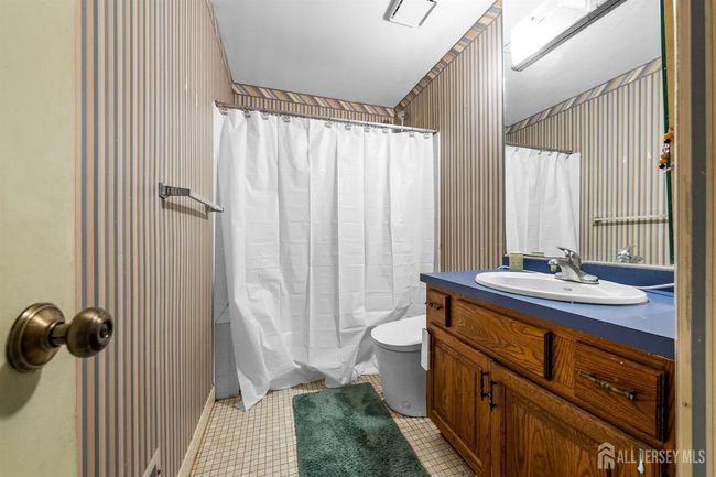 8 Carlisle Ct, House other with 3 bedrooms, 3 bathrooms and null parking in Old Bridge NJ | Image 4