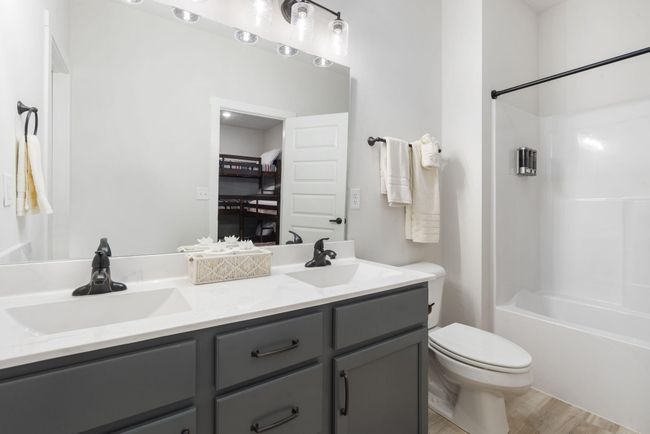 Full Bathroom #6 | Image 38