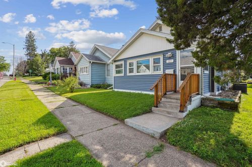 927 S 9th Ave, Marshalltown, IA, 50158-3508 | Card Image
