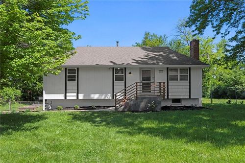 22420 W 73rd Ter, Shawnee, KS, 66227-2100 | Card Image