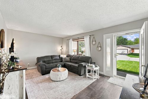 7 Parkwood Pl, Garner, IA, 50438-1049 | Card Image