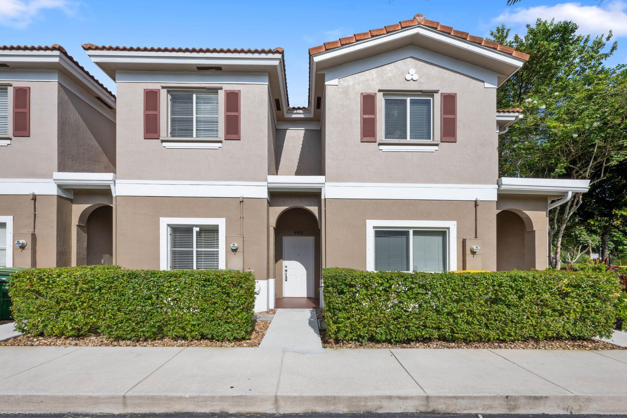Woodland Cir, Tamarac, FL 33319