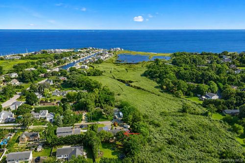 5 Reinhardt Ct, Blue Point, NY, 11715-2213 | Card Image