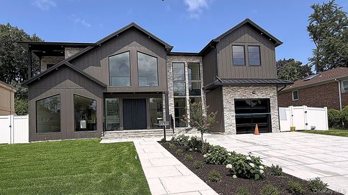 1931 Stratford Dr, Westbury, NY, 11590-5826 | Card Image