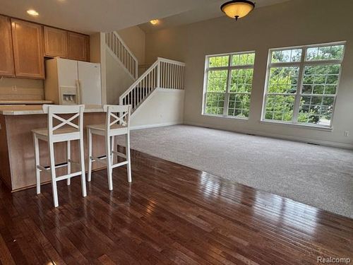71 Grandview Cir, White Lake, MI, 48386-2483 | Card Image