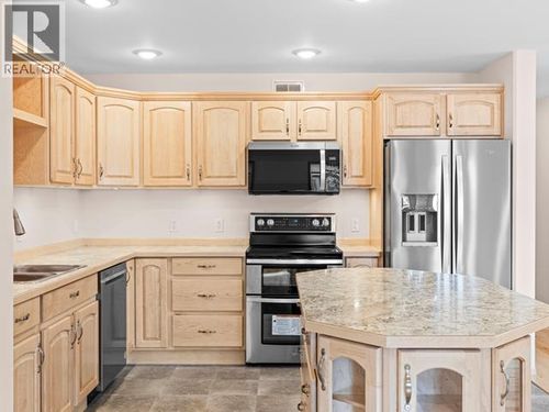 208 Witch Hazel Dr, Whitehorse, YT, Y1A0T6 | Card Image