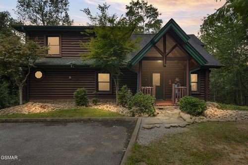 635 Gatlinburg Falls Way, Gatlinburg, TN, 37738 | Card Image