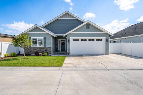 305 Sw Tayberry Glen Ln, Grants Pass, OR, 97527-6154 | Card Image