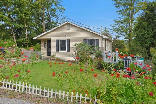 319 Meadow Rd, Mahopac, NY, 10541-1209 | Card Image