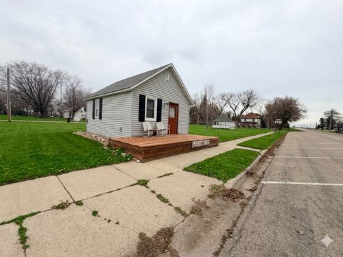 351 Main St, Kenneth, MN, 56147-4046 | Card Image