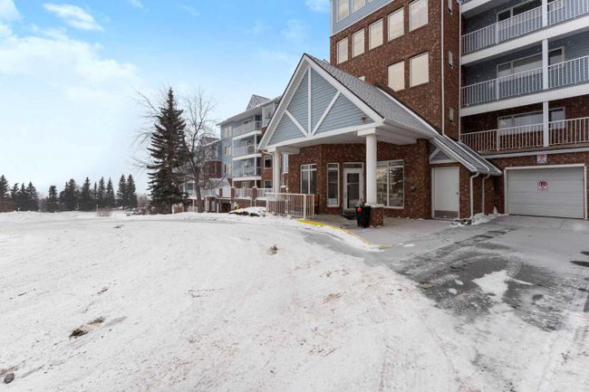 3415 - 3000 Hawksbrow Point Nw, Home with 2 bedrooms, 1 bathrooms and 1 parking in Calgary AB | Image 2