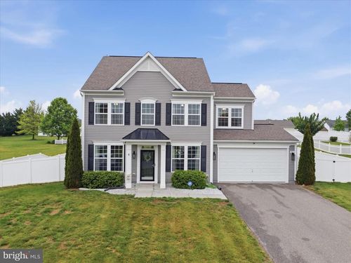 801 Bristol Dr, GREENCASTLE, PA, 17225-8739 | Card Image