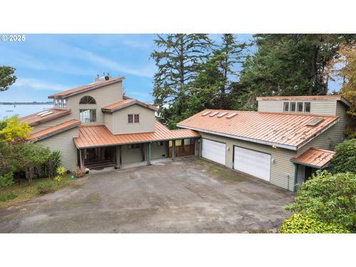1270 Seagate Ave, Coos Bay, OR, 97420-3044 | Card Image