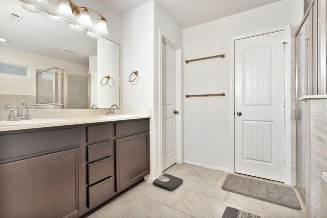 Dual Vanity | Image 24