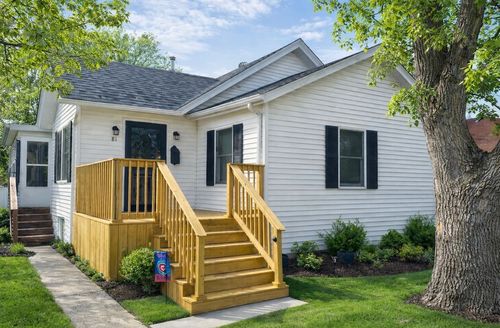 81 Church St, Manteno, IL, 60950-1005 | Card Image