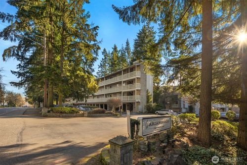 g104-14527 Ne 40th St, Bellevue, WA, 98007-3329 | Card Image