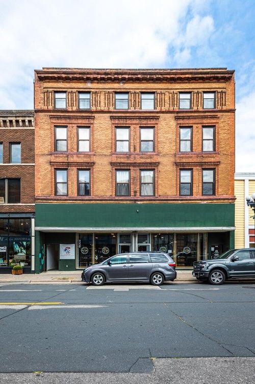 511 Main St, La Crosse, WI, 54601-4022 | Card Image