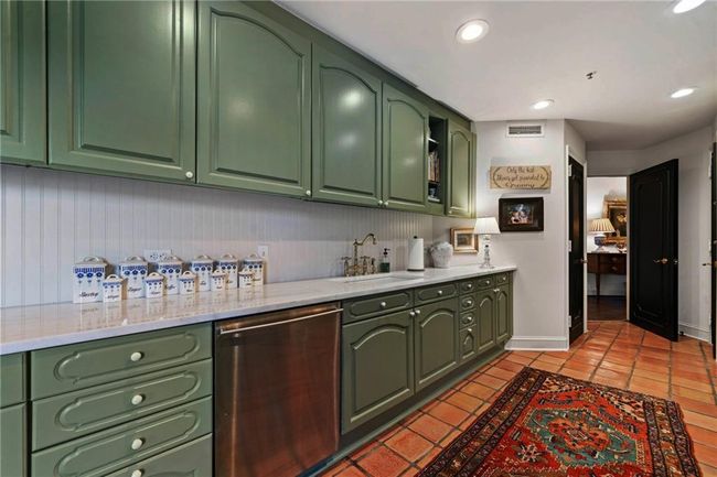 APT-6A - 2660 Peachtree Rd Nw, Condo with 2 bedrooms, 2 bathrooms and 2 parking in Atlanta GA | Image 21