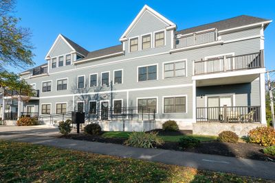 3 - 1025 Fellsway, Condo with 2 bedrooms, 1 bathrooms and 1 parking in Medford MA | Image 2