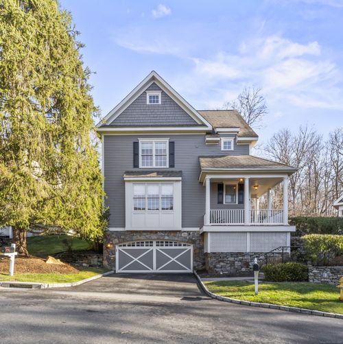 4 Woods Way, Redding, CT, 06896-3218 | Card Image