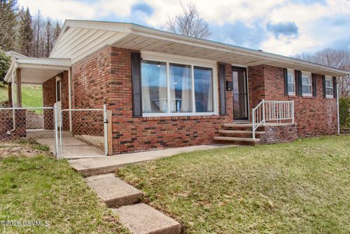 924 Hemlock St, Shamokin, PA, 17872-6116 | Card Image