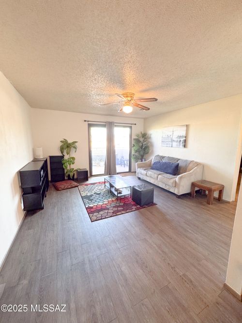 521-6322 N Barcelona Ln, Tucson, AZ, 85704-5449 | Card Image