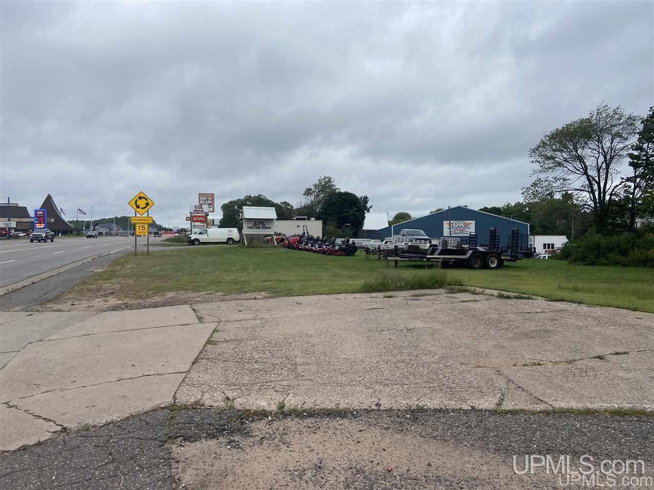 645 Palms Ave, Ishpeming, MI 49849