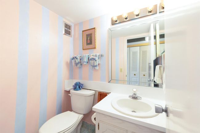 322 - 322 Windsor N, Condo with 1 bedrooms, 2 bathrooms and null parking in West Palm Beach FL | Image 7