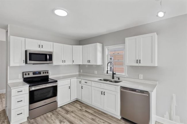 34 Stowe Ave, House other with 2 bedrooms, 1 bathrooms and 4 parking in Riverside RI | Image 4