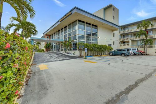 220-6484 Indian Creek Dr, Miami Beach, FL, 33141-5825 | Card Image