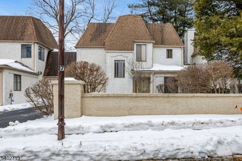 89 Park Gate Dr, Edison, NJ, 08820-4042 | Card Image