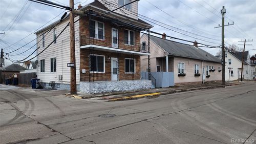 11705 Mackay St, Hamtramck, MI, 48212-2939 | Card Image