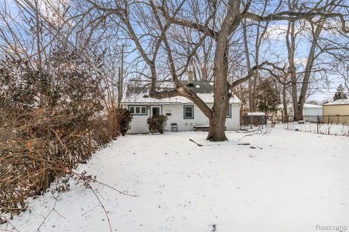 5903 N Silvery Ln, Dearborn Heights, MI, 48127-3126 | Card Image