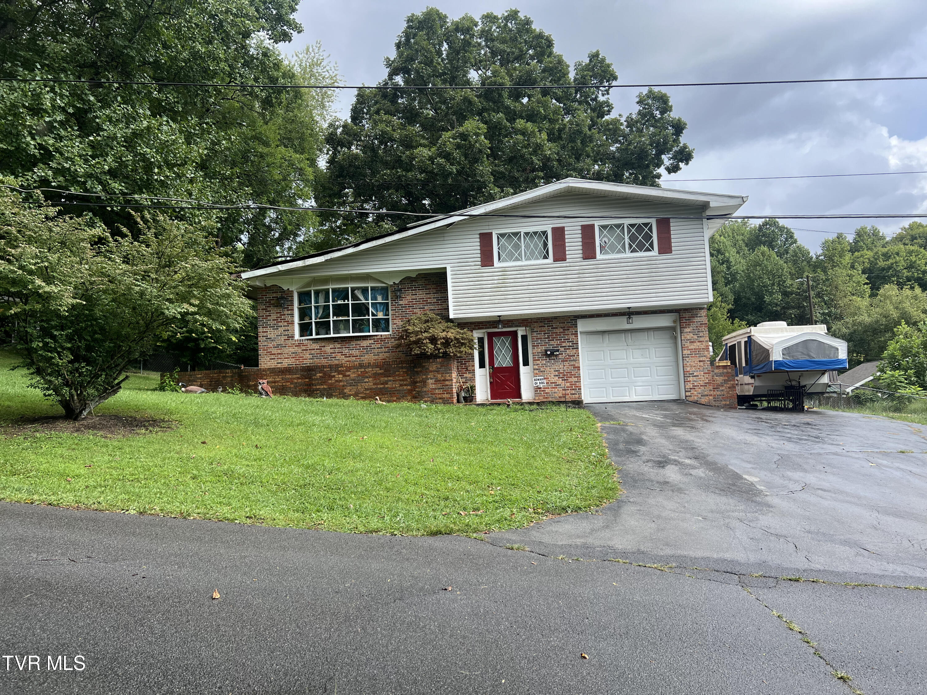 Hill Ave, Erwin, TN 37650