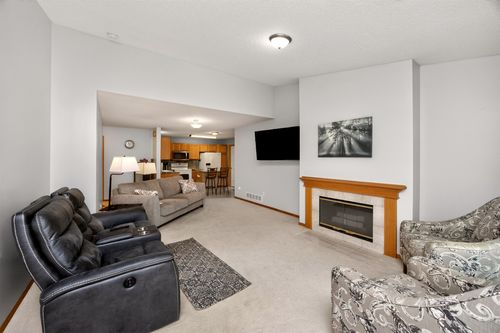 apt-3-10516 Meredith Dr, Urbandale, IA, 50322-7269 | Card Image