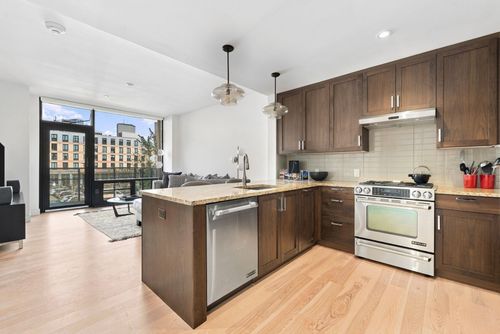 313-32 Traveler St, Boston, MA, 02118-2843 | Card Image