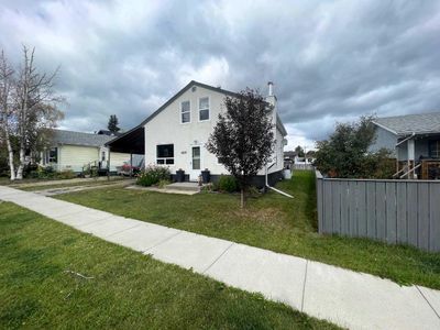 4820 17 Ave, House detached with 4 bedrooms, 2 bathrooms and 4 parking in Edson AB | Image 3