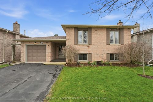 32 Hobart Cres, Brantford, ON, N3P1V6 | Card Image
