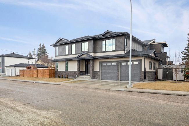 5103 18 Avenue Nw, Home with 5 bedrooms, 3 bathrooms and 4 parking in Calgary AB | Image 4