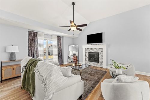 12301 S Burr Oak Cir, Peculiar, MO, 64078-2584 | Card Image