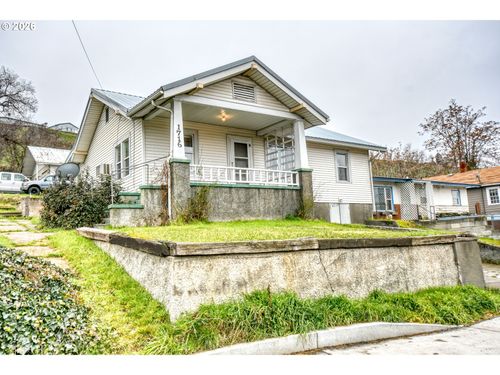 1716 Se Court Ave, Pendleton, OR, 97801 | Card Image